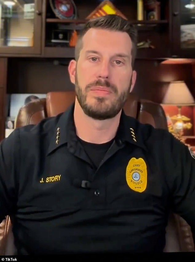 El jefe de policía en el punto crítico del crimen demócrata dice que los jueces laxos continúan liberando a los criminales… y uno de ellos fue arrestado 100 VECES