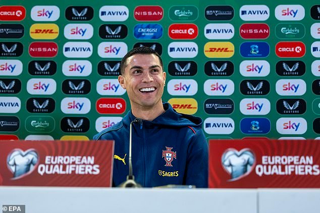 Cristiano Ronaldo alienta extrañamente a los fanáticos irlandeses a abuchearlo mientras la superestrella portuguesa enfrenta una recepción hostil en Dublín.