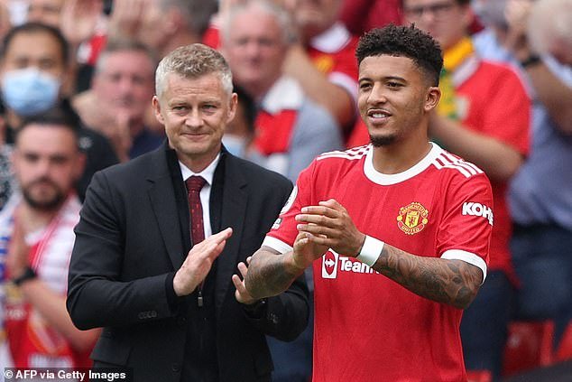 Ole Gunnar Solskjaer revela la extraña razón de los primeros problemas de Jadon Sancho en el Man United, después de que la leyenda de la Premier League instó a la estrella a “tener la actitud correcta” mientras jugaba en un difícil tercer período de préstamo en el Aston Villa.