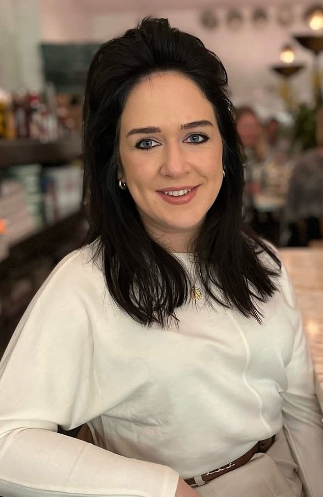 Un abogado de Blackrock que admitió haber pateado a un pasajero después de haber pronunciado un discurso homofóbico en estado de ebriedad en un tren se salvó de la cárcel.