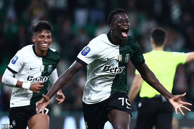 El Manchester United ha puesto su mirada en el prodigio del Sporting de Lisboa en comparación con la estrella del PSG, Nuno Mendes, mientras que Ruben Amorim quiere finalmente ocupar la posición de lateral derecho.