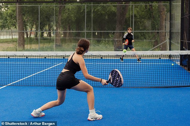 La ciudad declara la guerra al PADEL: cómo Bath ha prohibido por completo el popular deporte de raqueta porque los residentes adinerados dicen que el sonido de los juegos es la “tortura china del agua”
