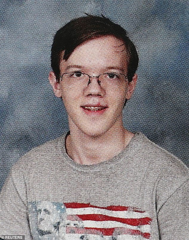 Hay una epidemia que azota al FBI. La misteriosa investigación de Thomas Crooks ocupa un lugar central… aquí están los rumores desde adentro: Agente especial JONATHAN GILLIAM