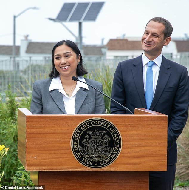 La demócrata dimite tras encontrar decenas de animales muertos en el congelador de su tienda de mascotas