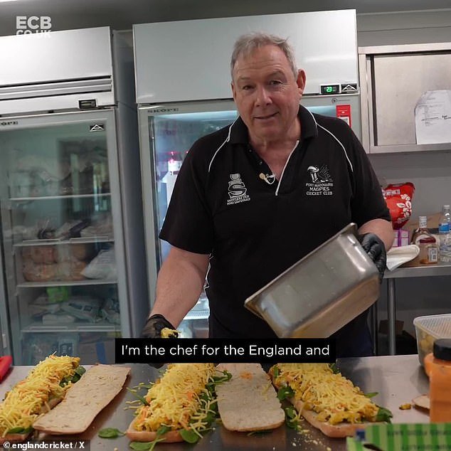 El chef australiano está animando al equipo de cricket de Inglaterra para su larga gira por las Cenizas.