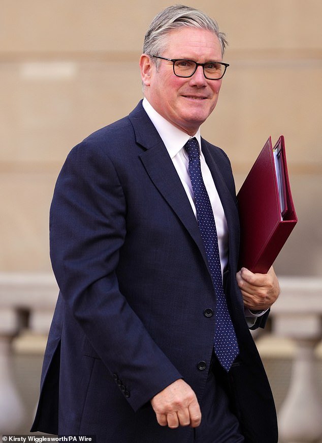 Keir Starmer necesita “controlarse” durante los próximos tres meses o estará acabado, dice Lord Blunkett, mientras el gabinete del Primer Ministro está acosado por intrigas de liderazgo y caos presupuestario.