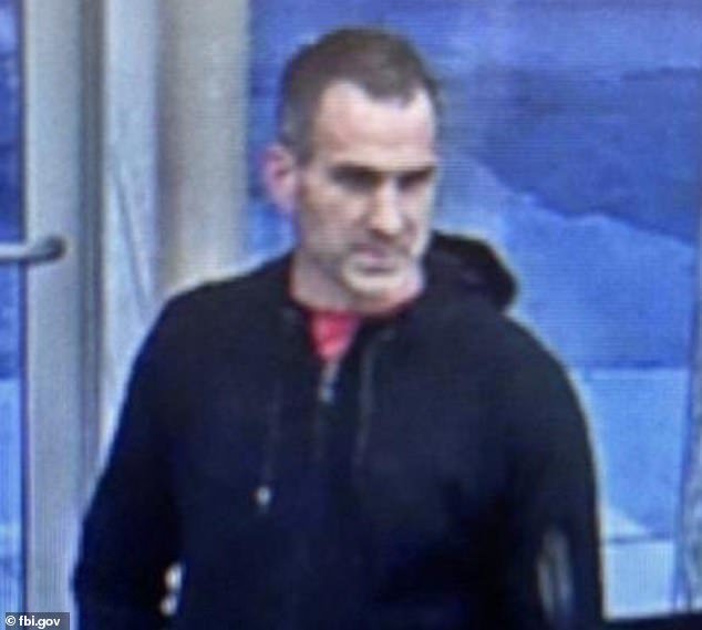 El FBI identifica a un “loco radical” buscado por un ataque a la oficina de la abogada de Trump, Alina Habba, mientras continúa la búsqueda