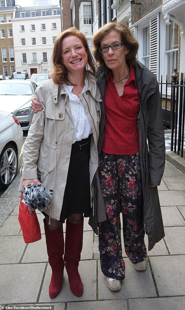 Llueven homenajes a la ex editora del Mail on Sunday, Susanna Gross, tras su muerte a los 58 años