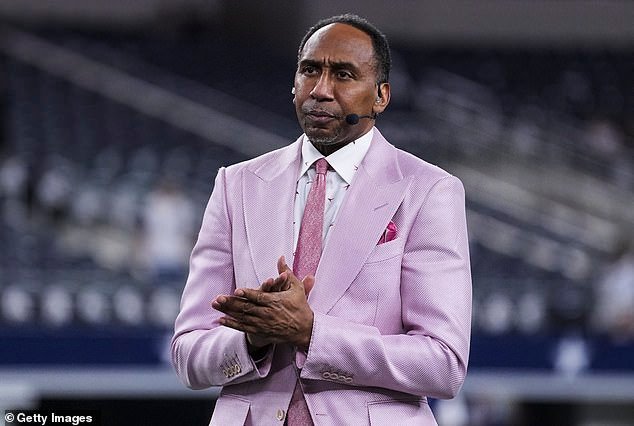 Stephen A. Smith pide que el oficial de policía de Texas que presionó a los jugadores de fútbol universitario sea suspendido y excluido de los juegos.
