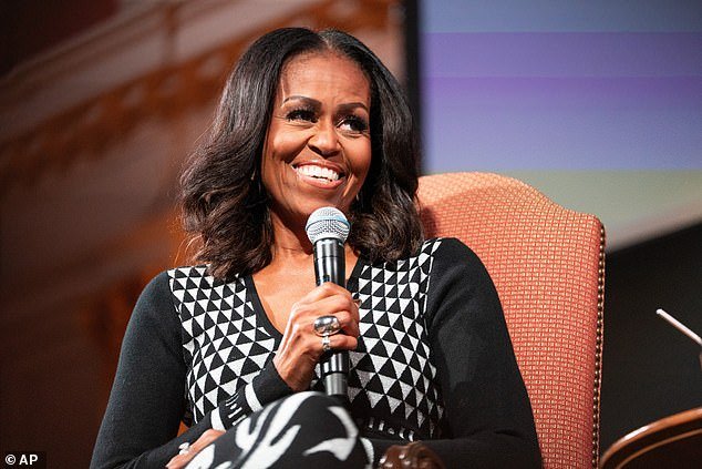 Michelle Obama dice que los estadounidenses “todavía tienen mucho trabajo por hacer” antes de elegir a una mujer como presidenta