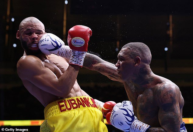 Chris Eubank Jr regaña a su promotor por temor a revelar su secreto después de salir furioso de la conferencia de prensa posterior a la pelea.