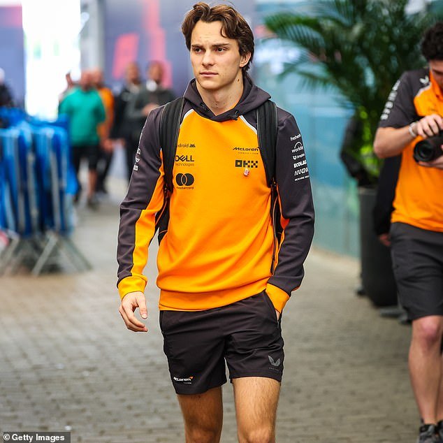 Los fanáticos australianos de la F1 están convencidos de que las esperanzas de título de Oscar Piastri se verán frustradas por el sesgo probritánico de su equipo. Ahora, el último ciclista de Australia que se coronó campeón del mundo dice que la actitud es “una completa basura”.