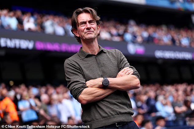 Thomas Frank revela que fue entrevistado por Man United y Chelsea el mismo día; el actual entrenador del Tottenham habló con Sir Jim Ratcliffe en el garaje del multimillonario británico.