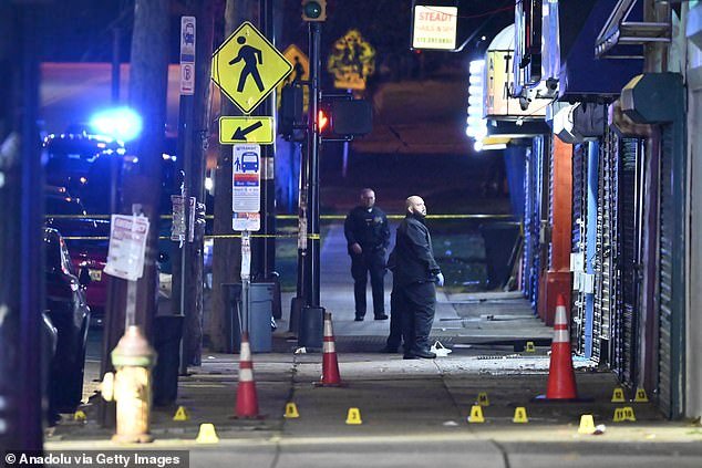 Búsqueda urgente de un tirador después de que un tiroteo en Nueva Jersey dejara dos muertos, entre ellos un niño