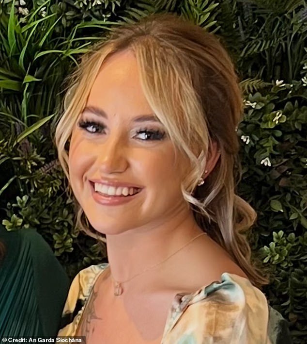 La mujer de 23 años estaba celebrando el trabajo de sus sueños con amigos cuando los cinco murieron en un accidente automovilístico en Irlanda.