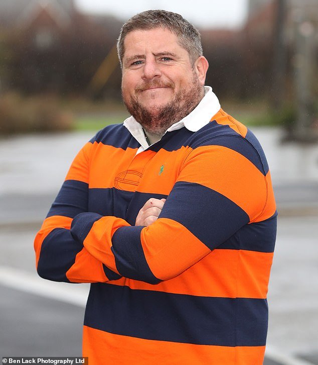 El hooligan del fútbol, de 41 años, que se jactaba de sus escapadas violentas, vive de una fortuna de euromillones y admite que no la merece, pero que “la vida no es justa”.