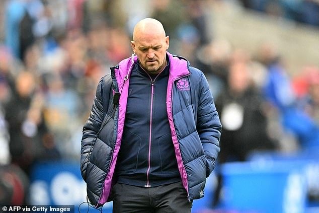 El entrenador en jefe de Escocia, Gregor Townsend, enfrenta pedidos de despido mientras el conmocionado equipo es abucheado después de su humillante derrota ante Argentina.