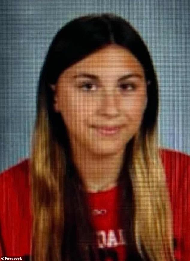 Una sonriente niña de 14 años que desapareció sin dejar rastro es encontrada muerta en una casa móvil… mientras la policía arresta a un familiar