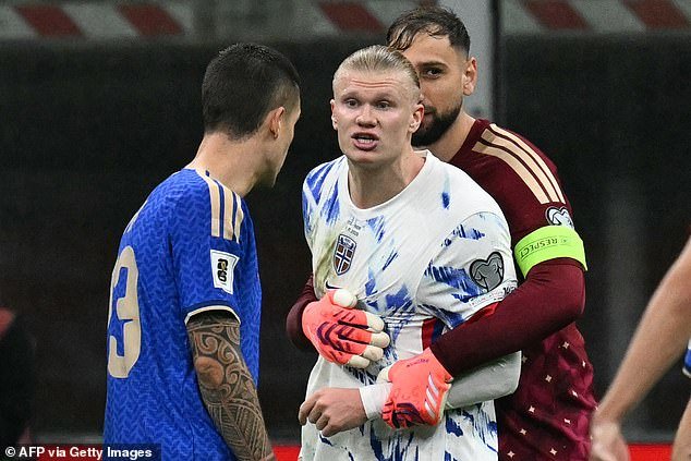 Erling Haaland tiene que ser frenado por su compañero de equipo en el Manchester City, Gianluigi Donnarumma, en una disputa con su rival italiano, antes de ayudar a Noruega a ganar su primer título de la Copa del Mundo en 28 años.