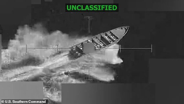 Ataque estadounidense mata a tres personas en el ataque número 21 contra narcoterroristas mientras un portaaviones llega al Caribe antes de Venezuela