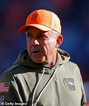 El entrenador de los Broncos, Sean Payton, recibió un extraño penalti después de chocar con el árbitro en la victoria sobre los Chiefs.