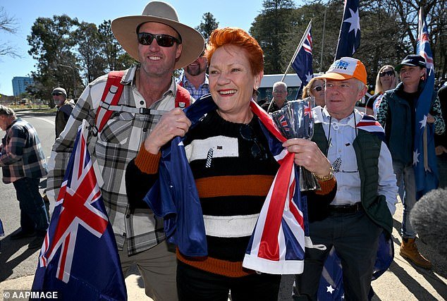 Pauline Hanson responde a una sorprendente encuesta que muestra que el apoyo a One Nation se encuentra en un nivel récord del 18 por ciento, casi superando el de la coalición de Sussan Ley.