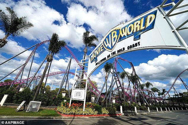 La ira estalla después de que delincuentes adolescentes fueran enviados a un lujoso viaje al parque de diversiones de Gold Coast.