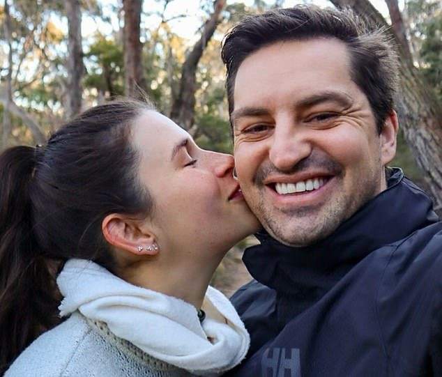 El neonazi con el tatuaje judío: Surgen detalles sorprendentes sobre la deportación del ingeniero sudafricano Matthew Gruter de Australia, mientras intenta luchar contra la deportación