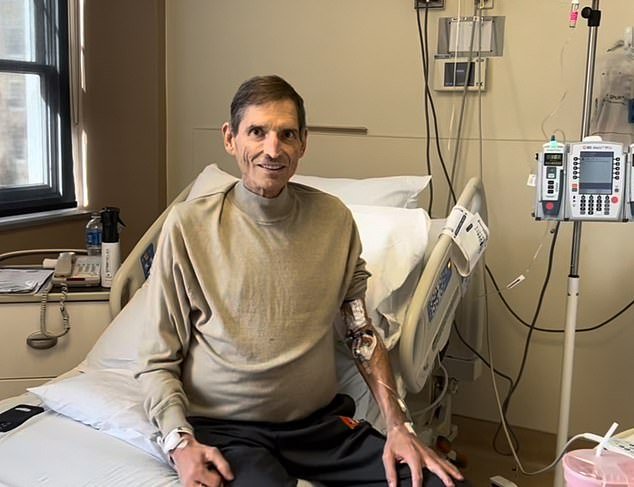 La leyenda de la NFL Bernie Kosar, de 61 años, revela que finalmente recibirá un nuevo hígado en una actualización emocional desde la cama del hospital