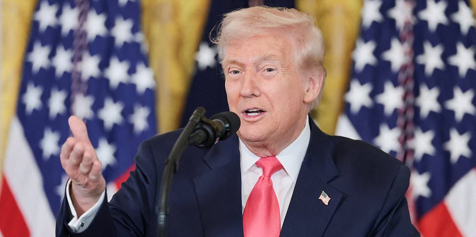 Un funcionario republicano califica la investigación de Trump sobre Epstein como una ‘cortina de humo’ mientras los sobrevivientes suplican al Congreso que finalmente revele los archivos ocultos: actualizaciones en vivo