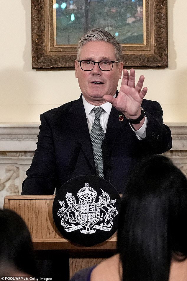 Un número récord de británicos se muda al extranjero bajo el gobierno laborista: 257.000 emigraron el año pasado a medida que aumenta el éxodo de Starmer