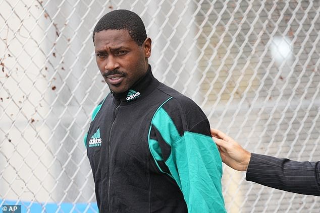 Antonio Brown se declara oficialmente inocente de los cargos de intento de asesinato y el ganador del Super Bowl enfrenta hasta 30 años de prisión