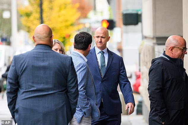 El piloto de Alaska Airlines que intentó apagar el motor del avión en pleno vuelo, matando a 83 personas, sale de prisión