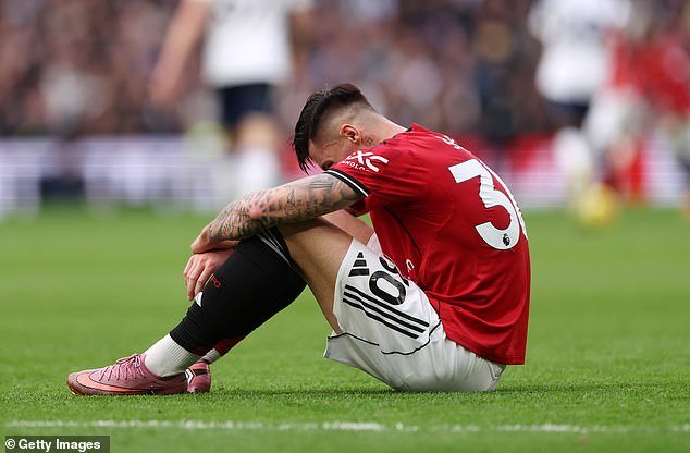 Man United se entera de que Benjamin Sesko se lesionó después de que la estrella se viera obligada a abandonar el empate con el Tottenham, mientras los temores de la apretada agenda de Ruben Amorim se hacen realidad.