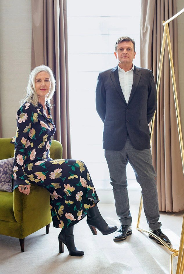 La pareja del imperio de la moda, Tom y Ruth Chapman, se enfrentan con vecinos súper ricos por los planes para construir una mega piscina en el sótano de su casa de £13 millones en Notting Hill.