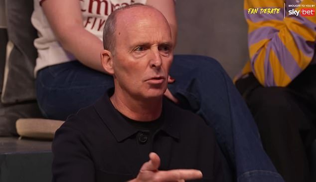 El árbitro de ‘Aguerooooo’, Mike Dean, APOYA la teoría de la conspiración de Wayne Rooney sobre la dramática victoria del Man City en el título de la Premier League en 2012, ¡y nombra a un jugador del QPR que celebró la MITAD DEL PARTIDO!