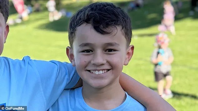 Cómo un milagro salvó la vida de un niño de 10 años cuando su corazón falló mientras jugaba fútbol