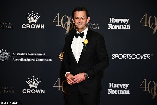 Las leyendas australianas están criticando a los jefes del cricket por el esfuerzo “no australiano” de Ashes, mientras que el Barmy Army de Inglaterra se dispone a apoderarse de los terrenos sagrados del MCG para la prueba del Boxing Day.