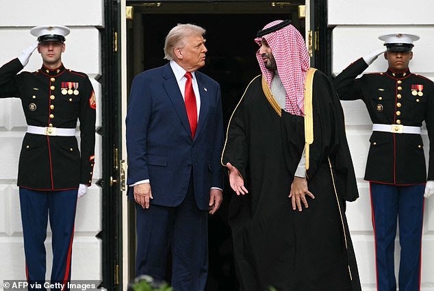 Trump rinde el máximo honor al príncipe heredero saudí pese al asesinato de un periodista