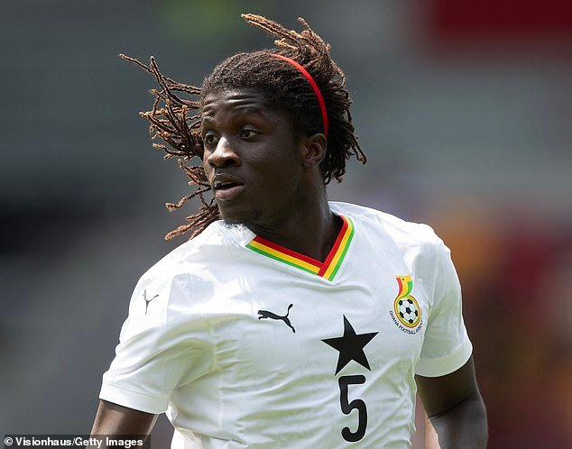 El Bournemouth está vigilando al internacional ghanés de 19 años, que ha sido apodado el “próximo Michael Essien”, en medio del interés del Man United y el Liverpool por Antoine Semenyo, valorado en 65 millones de libras.