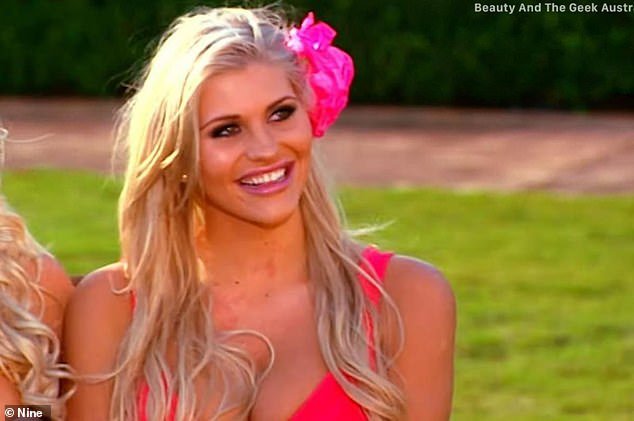 Giro impactante después de que la estrella australiana de reality shows supuestamente asesinara a su pareja y luego le cortara la cabeza.