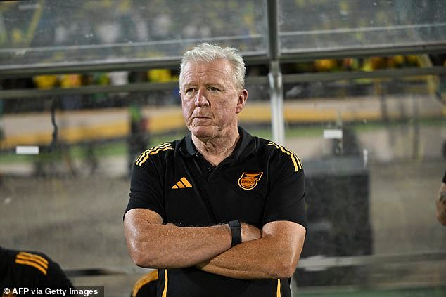 El ex entrenador de Inglaterra, Steve McClaren, dejará su puesto como entrenador de Jamaica después de permitir que el nuevo país, el más pequeño de todos los tiempos en la Copa del Mundo, se asegurara un lugar en la final.