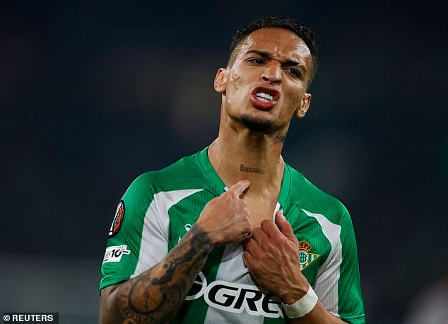 El fracaso del Man United, Antony, revela que los gigantes europeos lo llamaron para preguntarle sobre su fecha límite este verano, antes de rechazarlos a favor de regresar al Real Betis.