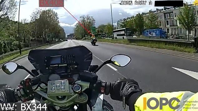 Video del segundo motociclista de la policía atropellando fatalmente a su bisabuela mientras acompañaba a la duquesa de Edimburgo mientras la familia emprende acciones legales