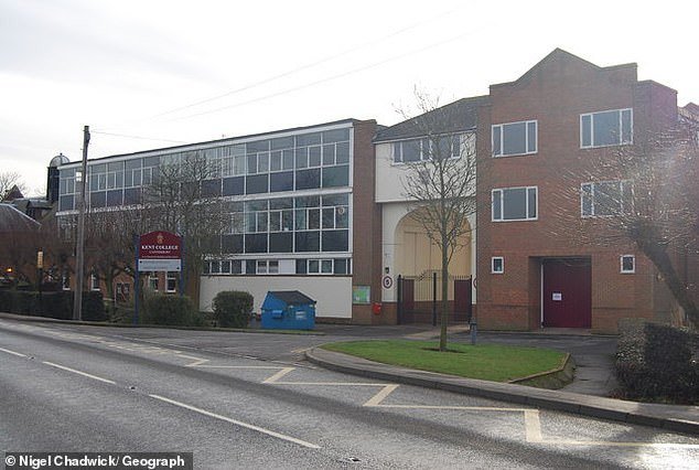 Un estudiante de 18 años muere tras un “episodio médico” en un internado que gana 53.000 libras al año