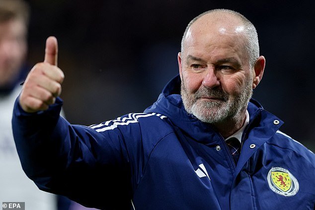 ¡PERSERVERANCIA! Steve Clarke no descarta que Escocia siga siendo el entrenador en jefe después de la Copa del Mundo después de llevar a la jubilosa nación a un torneo por primera vez en 27 años.