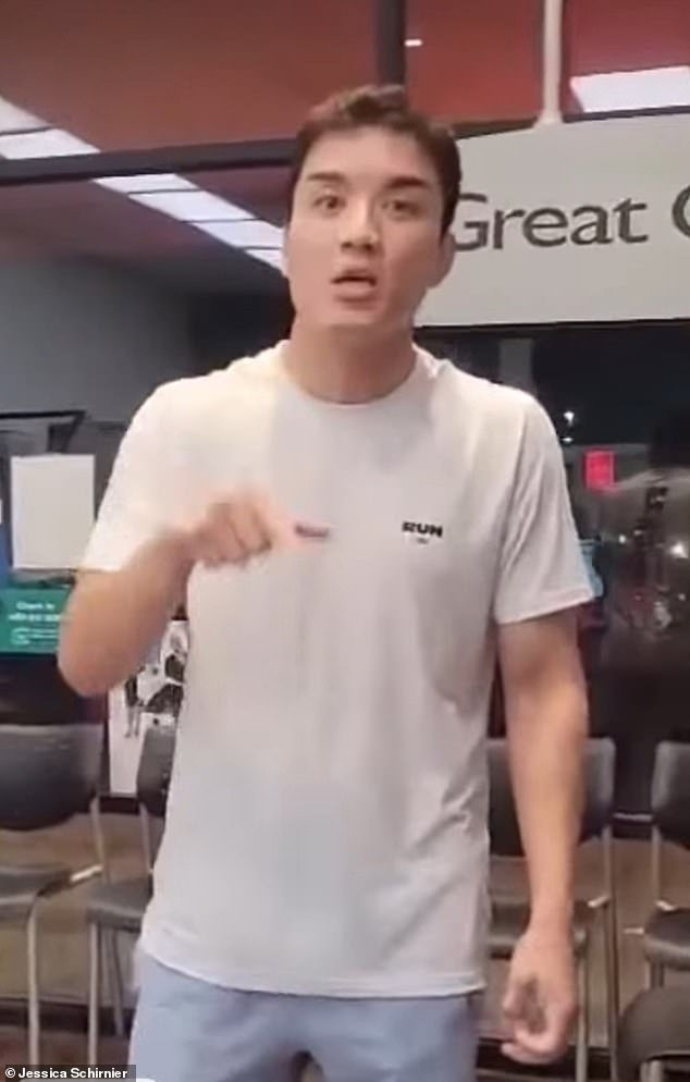 Madman es condenado a una larga pena de prisión después de que lo filmaran destrozando una peluquería cuyo personal canceló su cita cuando llegó una HORA tarde.