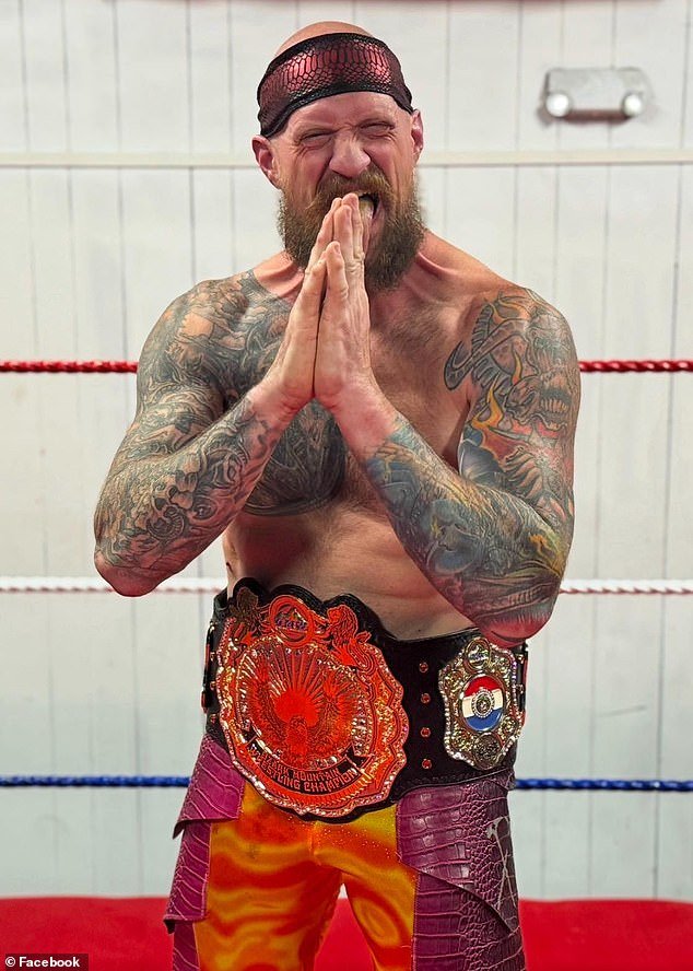 La exmujer y el nuevo novio de la ex estrella de la WWE son acusados de asesinarlo tres días después de su divorcio