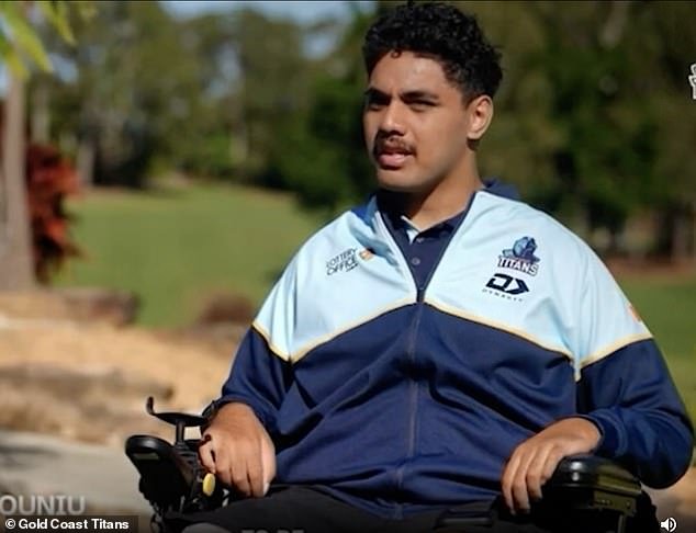 Cómo el aspirante a estrella del fútbol se niega a dejar que la cuadriplejía se apodere de él después de un terrible accidente en el campo cuando solo tenía 17 años