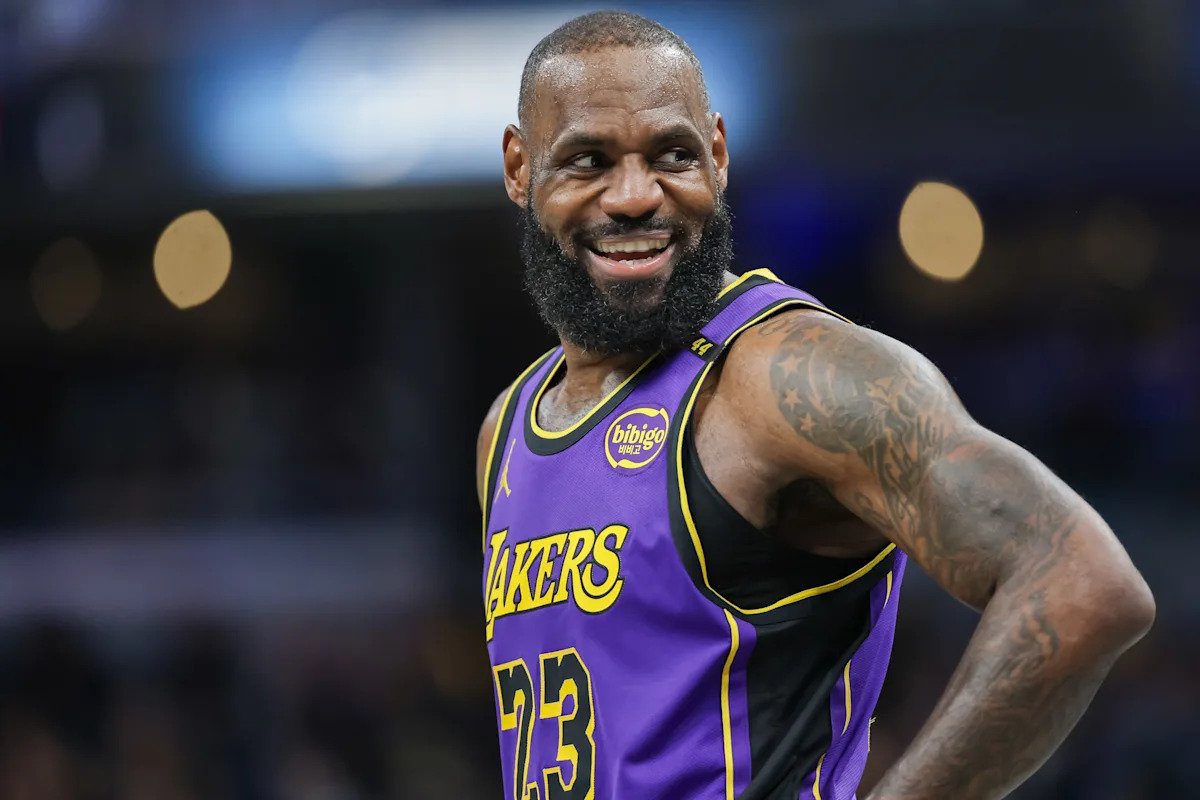 LeBron James pasó a la G League después de recibir autorización para practicar tras una lesión